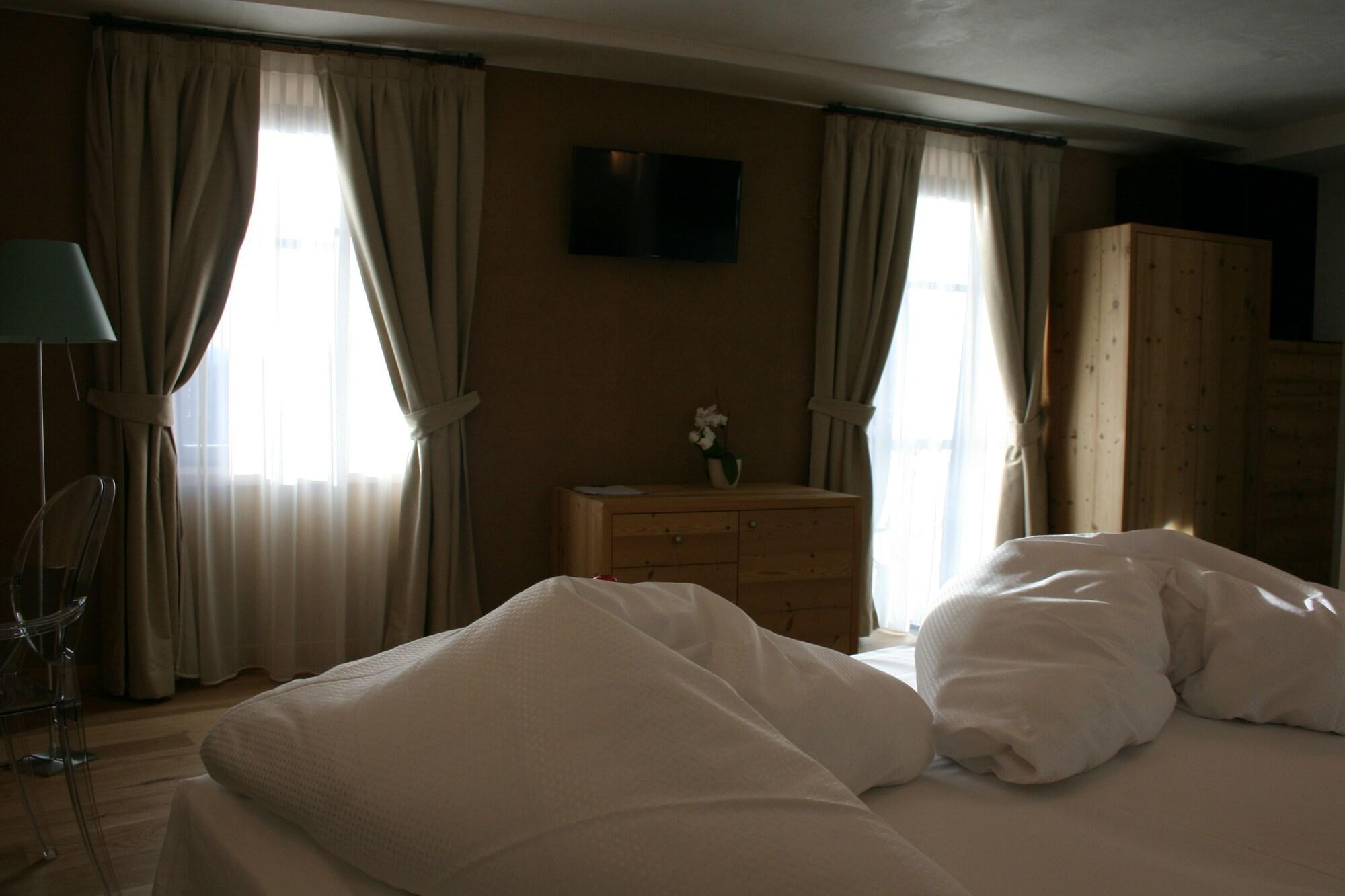 Hotel Orso Grigio Cavalese Esterno foto