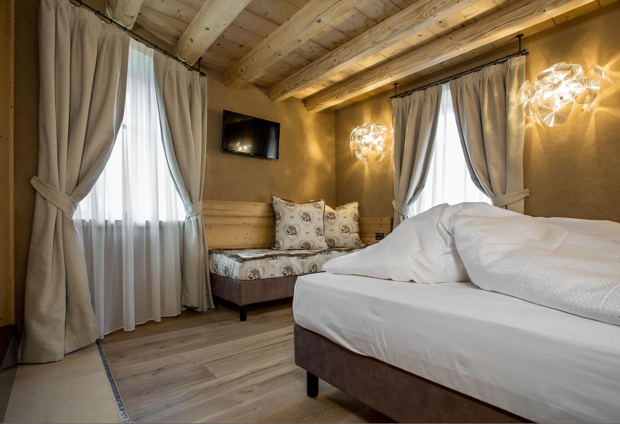 Hotel Orso Grigio Cavalese Esterno foto