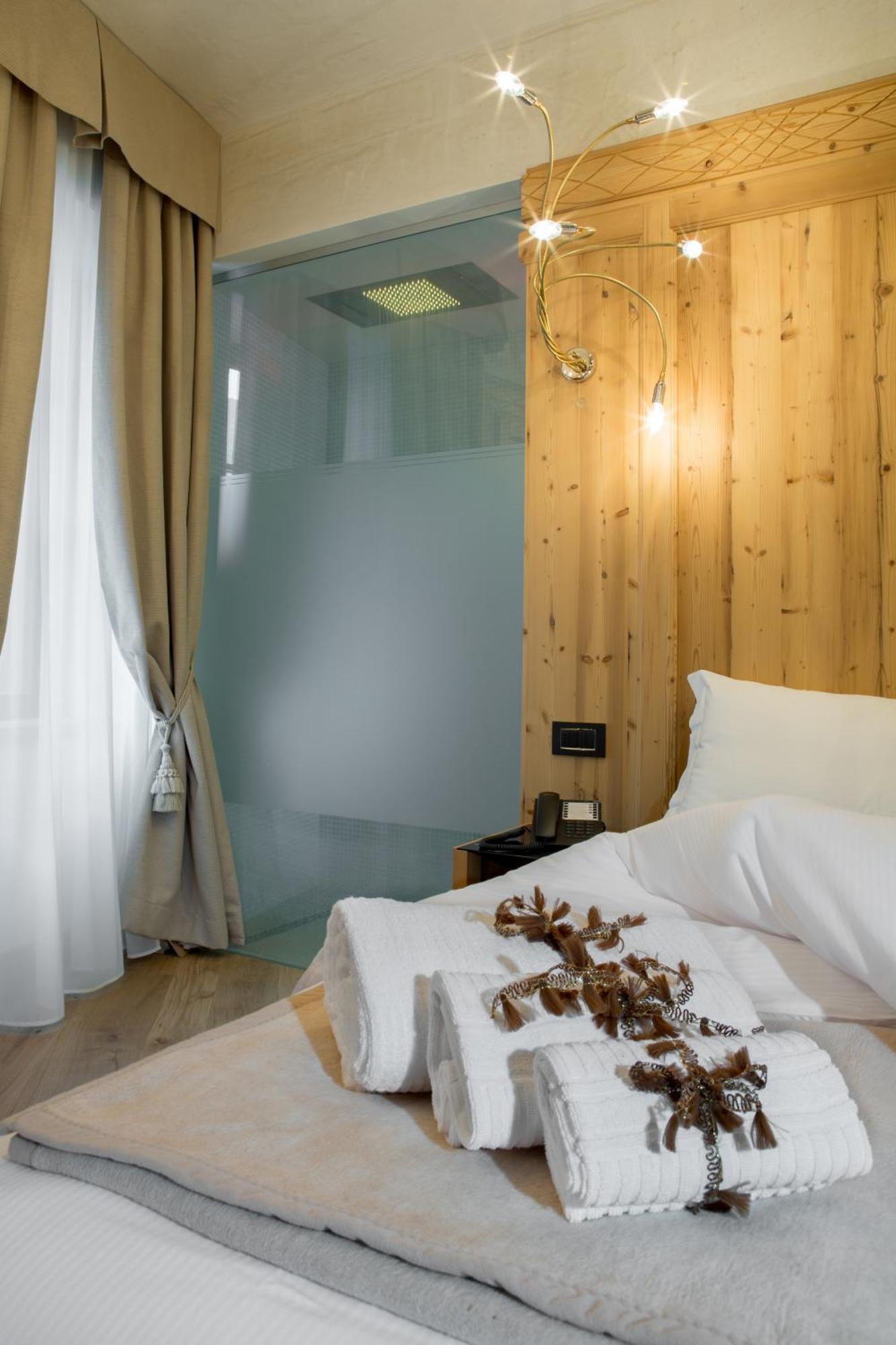 Hotel Orso Grigio Cavalese Esterno foto
